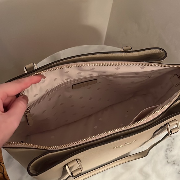 ♠️ EUC Kate Spade Monet Tote in Warm Beige♠️ - Picture 8 of 9